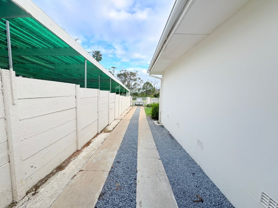 7 Bedroom Property for Sale in Sunnyridge Eastern Cape